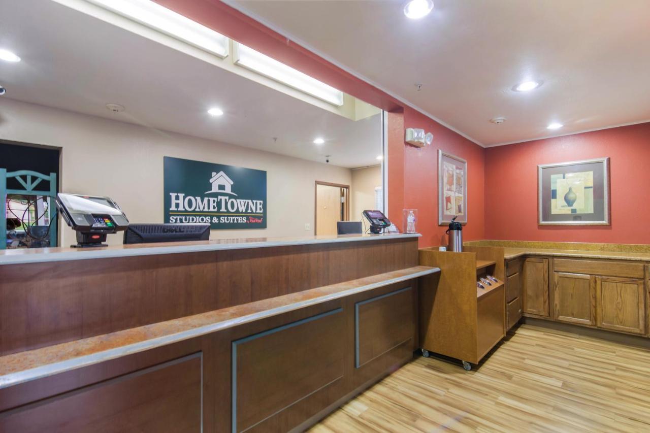 Hometowne Studios & Suites By Red Roof Bentonville Exterior photo